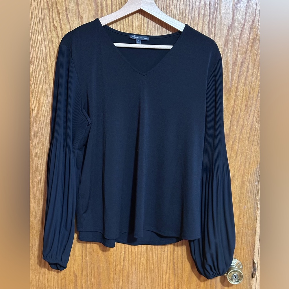 Adriana Papell sz medium black unique sleeve
